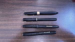 lot 162 image: Set of 4 Vintage Black Fountain Pens with Gold Trim