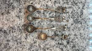 lot 210 image: Set of 4 Vintage Peru Souvenir Collector Spoons with Llama Motif