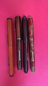 lot 230 image: Set of 4 Vintage Fountain Pens Mixed Colors and Finishes