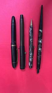 lot 231 image: Collection of 4 Vintage Fountain Pens and Mechanical Pencil