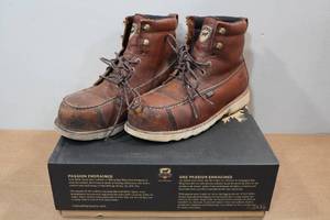 lot 8 image: Irish Setter Wingshooter St Mens 6 Work Boots Style 83620 - Size 10.5