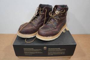 lot 11 image: Irish Setter Ashby Mens 6 Work Boots Style 83606 - Size 9.5