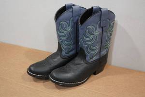 lot 31 image: Smoky Mountain Kids Boots - Size 3