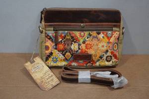 lot 33 image: Sixtease Lilac Small Crossbody Bag