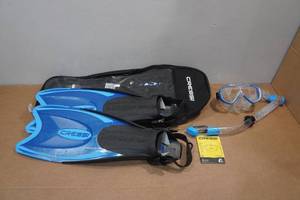 lot 36 image: Cressi Adult Rondine Palau Fin Snorkel Set - Fin Size XSS