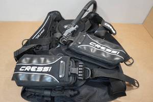 lot 38 image: Cressi SCUBA BCD - Medium
