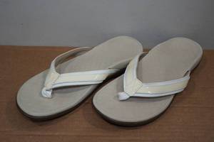 lot 50 image: Vionic Tide Sandals - Size 8