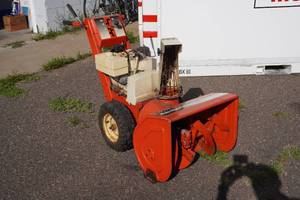 lot 1E image: Simplicity 860 SE Two-Stage Gas Snowblower