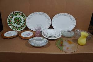 lot 176 image: Assorted Kitchenware - Serving Plates, Plates, Vases