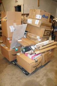 lot 178 image: Large Assortment - Housewares, Bedding, Medical - Mostly Unused