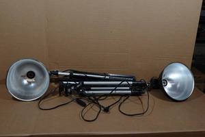 lot 66 image: Photography Lighting and Tripod