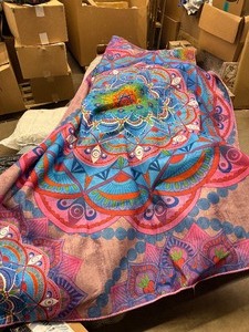 lot 101 image: Decorative Area Rug - 8x10