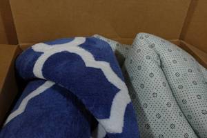 lot 95 image: Plush Area Rug - 8x6 - Blue