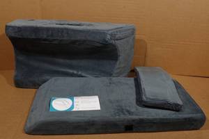 lot 97 image: Memory Foam Leg Pillow Set