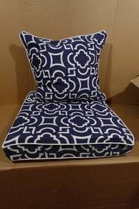 lot 106 image: Outdoor Seat Cushion and Pillow
