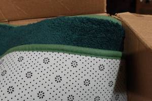 lot 137 image: Plush Area Rug - 9x6 - Green
