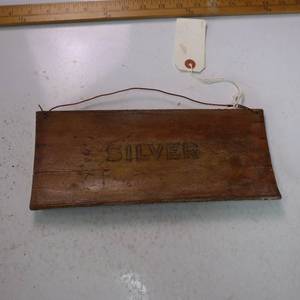 lot 20 image: Vintage Drain Board with Star