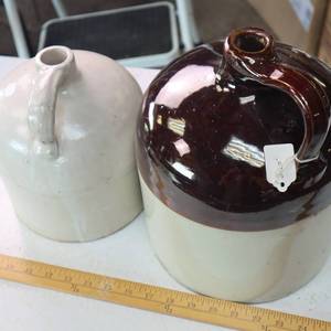 lot 22 image: 2 Vintage Ceramic Jugs - 10 & 12