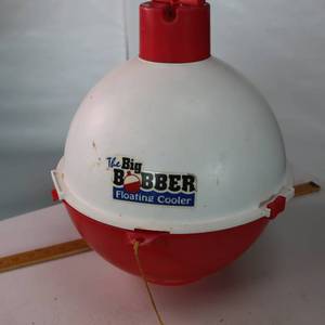 lot 34 image: Vintage Bobber Cooler - It floats