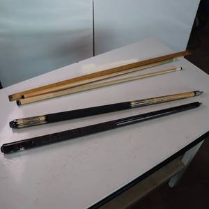 lot 38 image: 2 Quality Pool Cues