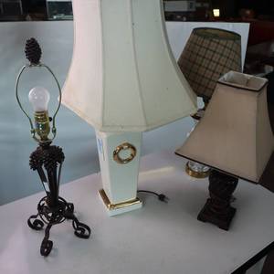 lot 48 image: Vintage Collection of Lamps - Light up your life