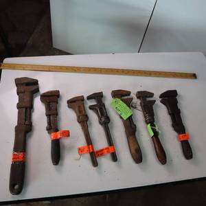 lot 61 image: 7 Vintage Pipe Wrenches various lengths - Square nose desin