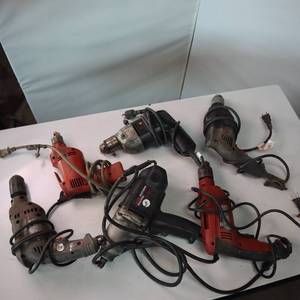 lot 70 image: Lot of 6 corded drills