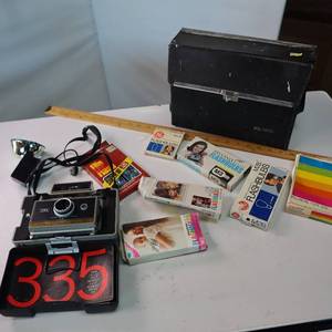 lot 81 image: Vintage 335 Kodak Instant Camera with tons of flash bulbs1