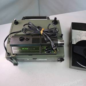 lot 90 image: Vintage Wards 809 8 mm camera