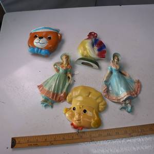 lot 100 image: Vintage string dispensers and ceramic figurines
