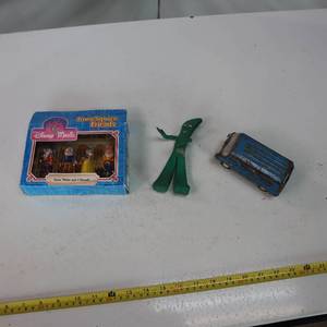 lot 105 image: Vintage Gumby and friends have a van...