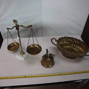 lot 106 image: Vintage Weigh in on this brass collection Includes burner and scale