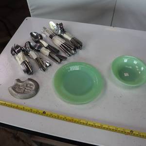 lot 133 image: Vintage Vaseline dishes and silver ware