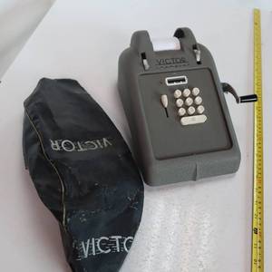 lot 8 image: Vintage Victor Adding machine - still works