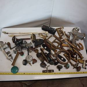 lot 179 image: Large Collection of Vintage Door knobs, Grinders and more