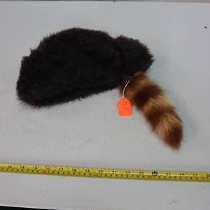 lot 195 image: Raccoon Tail Hat
