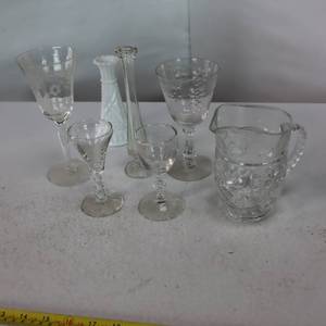 lot 202 image: Nice crystal and candle holders