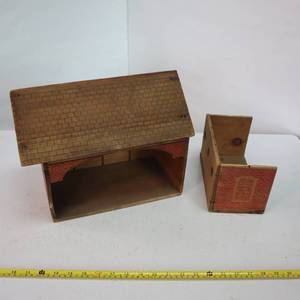 lot 203 image: Antique Doll house (barn)