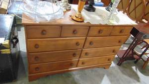 lot 6 image: 8 Drawer Dresser (contents on top not included) 34 x 50 x 19