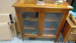 lot 11 image: Newer Wood 2 Door Bookcase Curio (40.5 x 39.5 x 16)