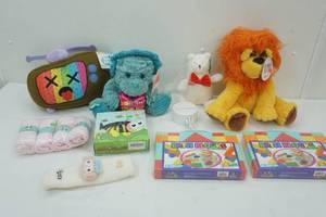 lot 70 image: Stuffed Animals, Washcloths, Bath Bocks, Spiderman Light