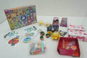 lot 76 image: Puzzle, Toys, Games, Bratz