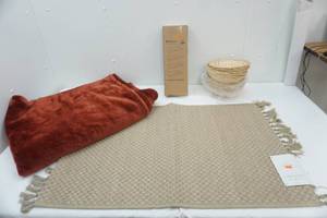 lot 97 image: Home Decor Lot Rug & Floating Shelves