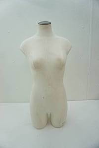 lot 115 image: Mannequin