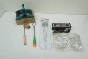 lot 127 image: Outdoor and Grilling Tools