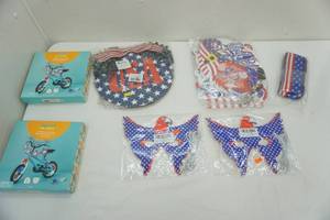 lot 171 image: 4th Of July Decor-Gnome & More