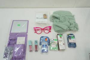 lot 175 image: Makeup, Reading Glasses, Cozy Bath Set, Magnetic Shower Caddy & Mirror Set