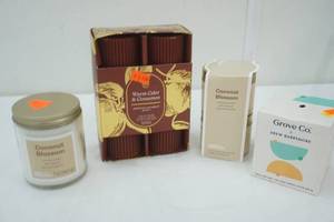 lot 189 image: Candles Drew Barrymore, Room Essentials, Warm Cider & Cinnamon Pillars