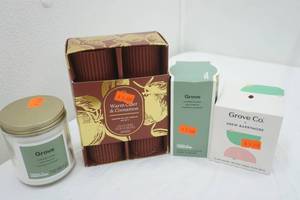 lot 194 image: Candles