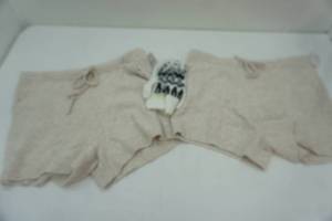 lot 218 image: 2ct XXL Sweater Shorts & Gloves 1ct